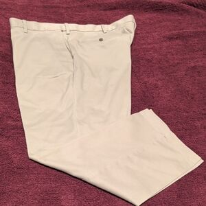Dockers Men's Light Gray Chinos